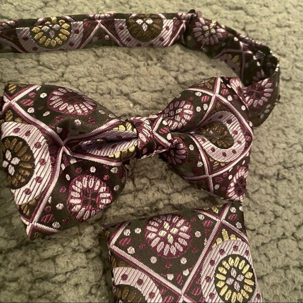 Bow Tie With Matching Pocket Square - Picture 3 of 5
